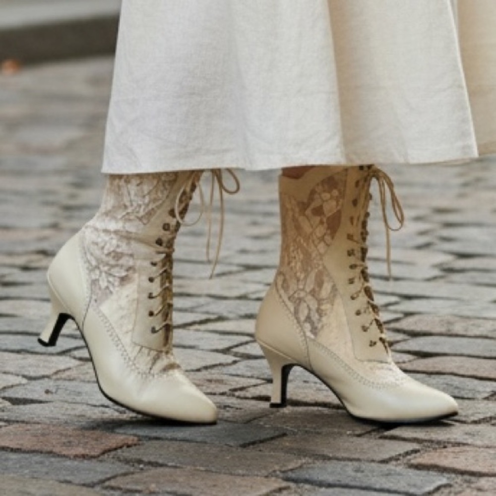 Vintage  90’s Cream Lace-Up Victorian-Style Ankle Boots